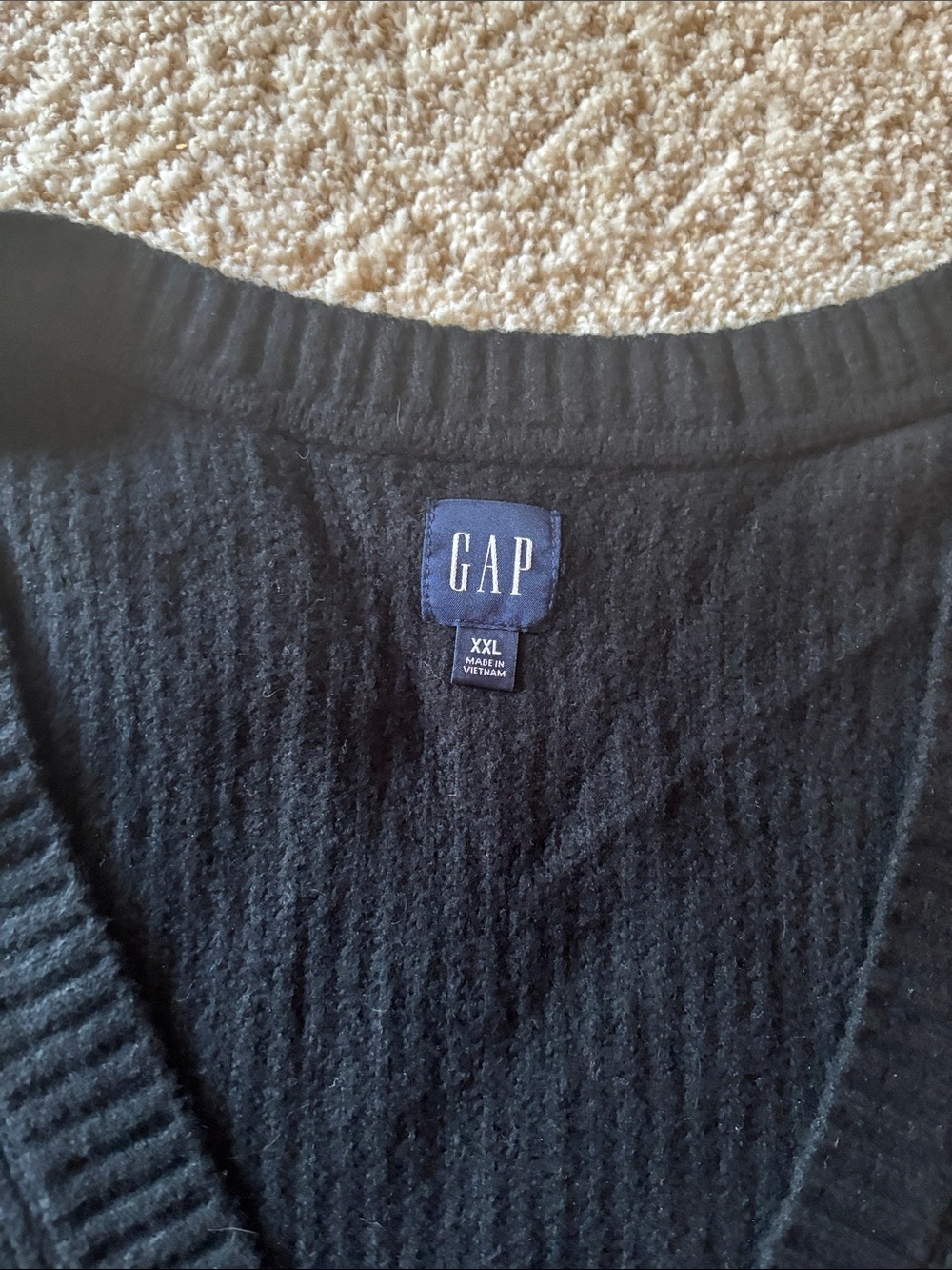 GAP Women’s Black V-Neck Ribbed Knit Sweater Vest Stops at Waist